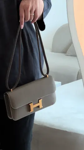 Newyork goodies🩶 check it out on instagram @eu.shopping.ae  #hermes #hermesbag #luxury #luxurylife #business #bag #shopping #nyc #nails #explore #dubai #abudhabi #constance #etoupe #birkin #birkinbag 