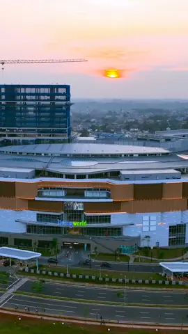 Living World Kota Wisata, pusat perbelanjaan dengan konsep “Home Living, Lifestyle & Eat-ertainment” . Pusat perbelanjaan ini diklaim yang terbesar di timur Jakarta dan Bogor, dengan luas area 200.000 meter persegi. #fyp #fypシ #livingworld #kotawisata #cibubur 