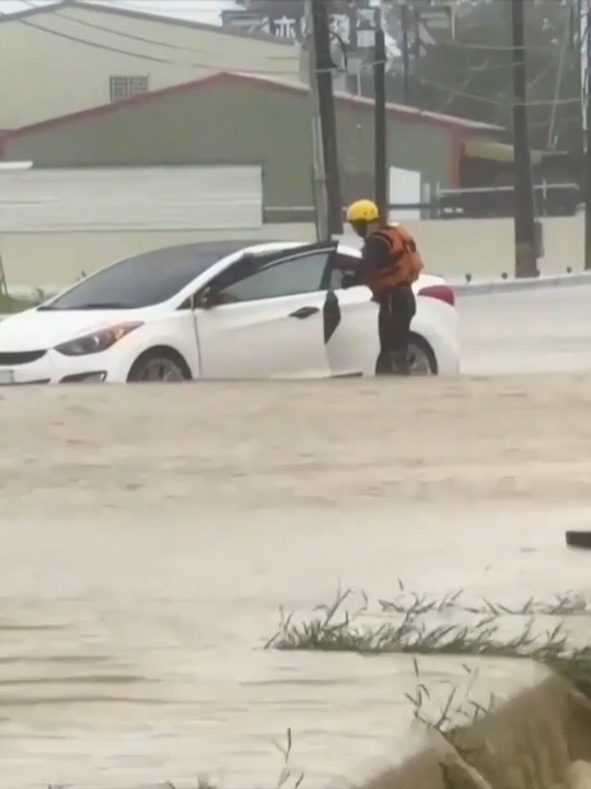 Las autoridades chinas elevan la alerta al nivel cuatro de emergencia por las inundaciones que está dejando el tifón Gaemi #noticias #news #noticiascuatro #noticiastiktok