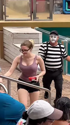 Soo Funny #bestoftom #hilarious #mime #tomthemime #tom #seaworldmime #tomtheseaworldmime #totanthemime #vairal #vairalvideo #funny #funnyvideos #fyp #foryou #foryoupage 