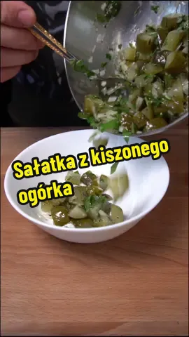 Była prośba o sałatkę z kiszonego ogóra 🥰 Macie jakieś sposoby na rarytas tego typu ?🤔 #kiszonyonyogórek #sałatka #jeszenie #mniam #pyszne 