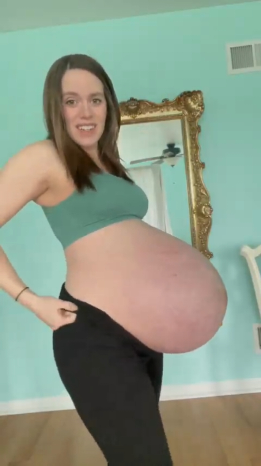 More of Huge pregnant Amelia because everyone loved her comment if you want more of her #bellybump #babymama #pregnant🤰 #tripletspregnancy #pregnant #verysexy #triplet #pregnancy #bellybutton 