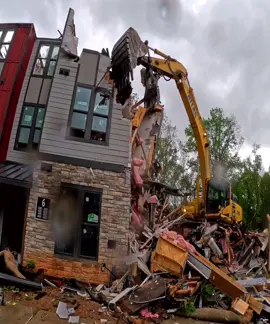 House demolition in the middle of storm#construction #demolition #demolitonconstruction 