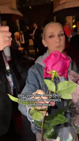 “soooo I got to give Celine my rose after her Hymne à l’amour performance tonight 💜🌹” | 📹: DusseldorfWig / X