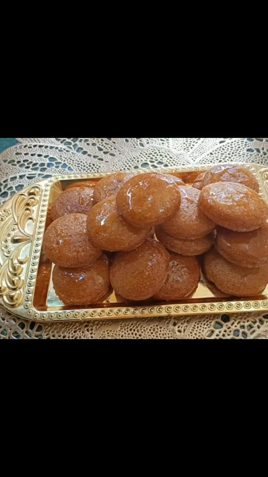 مبسس مقلي و معسل 🍯🧇🇩🇿 . . Repost by chef khoukha #mbasas #gateaualgerien #recetasfaciles #Recipe #food #tunisia #cookies #gateau #france #annaba #alger #oran #مبسس #مقروط  #حلويات_جزائرية #حلويات #تونس #الجزائر 