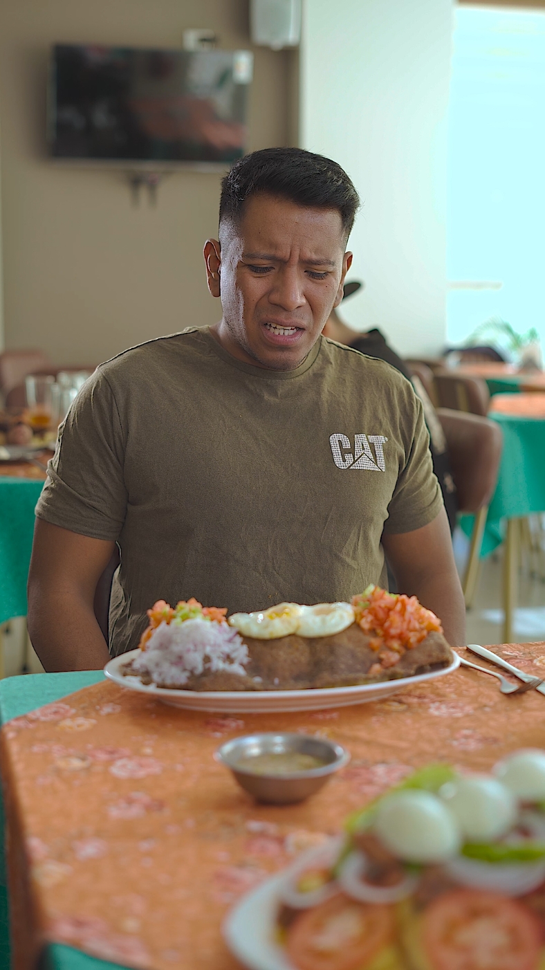 Hay un poco de comida a tu llajua 🔥🤭  @Cuestión de hermanos  #comida #cochalas #charque #llajua #picante #dondecomerencocha #fypシ゚viral #viraltiktoks #puntodeencuentrorestaurante #restaurantepuntodeencuentro #fypシ゚viral #viralvideo 