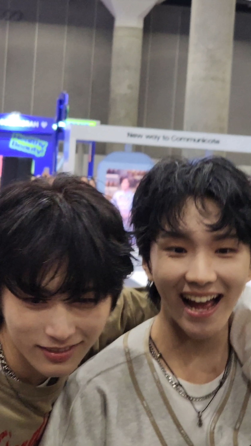 STOP THEY WERE SO CLOSE TO ME LOOK AT THEIR SMILES @boynextdoor @kconusa  #boynextdoor #bnd #taesan #woonhak #kcon #kconusa