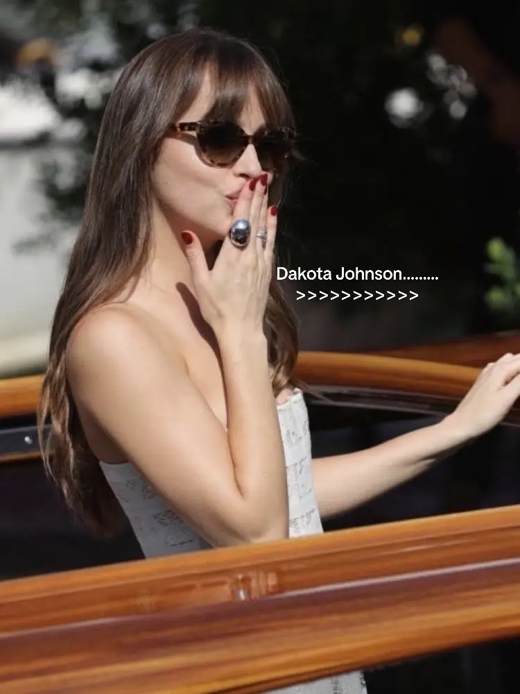 #iconic #dakotajohnson #porchemom #oldmoney #styleicon #fasiontiktok