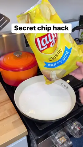 Turn your chips in cheese mashed potatoes 🥔 #chips #snacks #lays #cheesy #side 