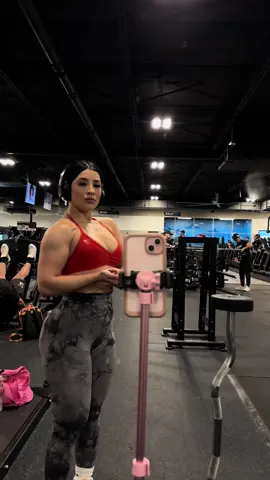 Had the greatest session today! Did full body work out 🏋🏻‍♀️ 💪🏻 #fyp#backworkout#triceps#squats#pump#GymLife#motivation#musclemommy#Lifestyle#saturdayvibes#gymshark#buckedup#gymreapers#explorepage