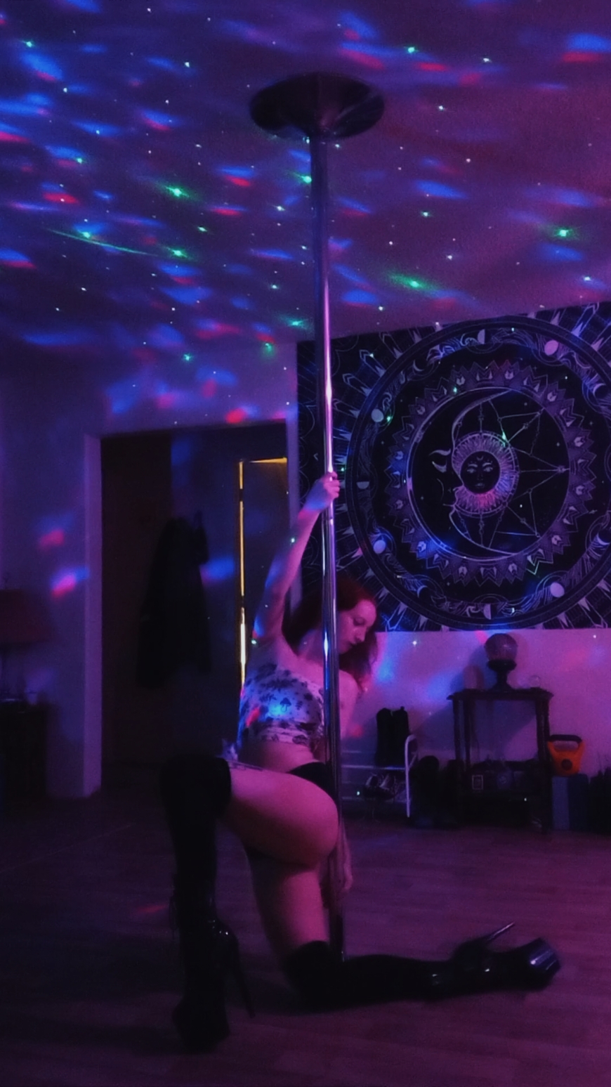 trying a combo I seen from @highsage 🌙 and @angelaaerial | pole dancer thanks for the inspo 💖 #dance #fypシ゚viral #fypage #fy #pole 