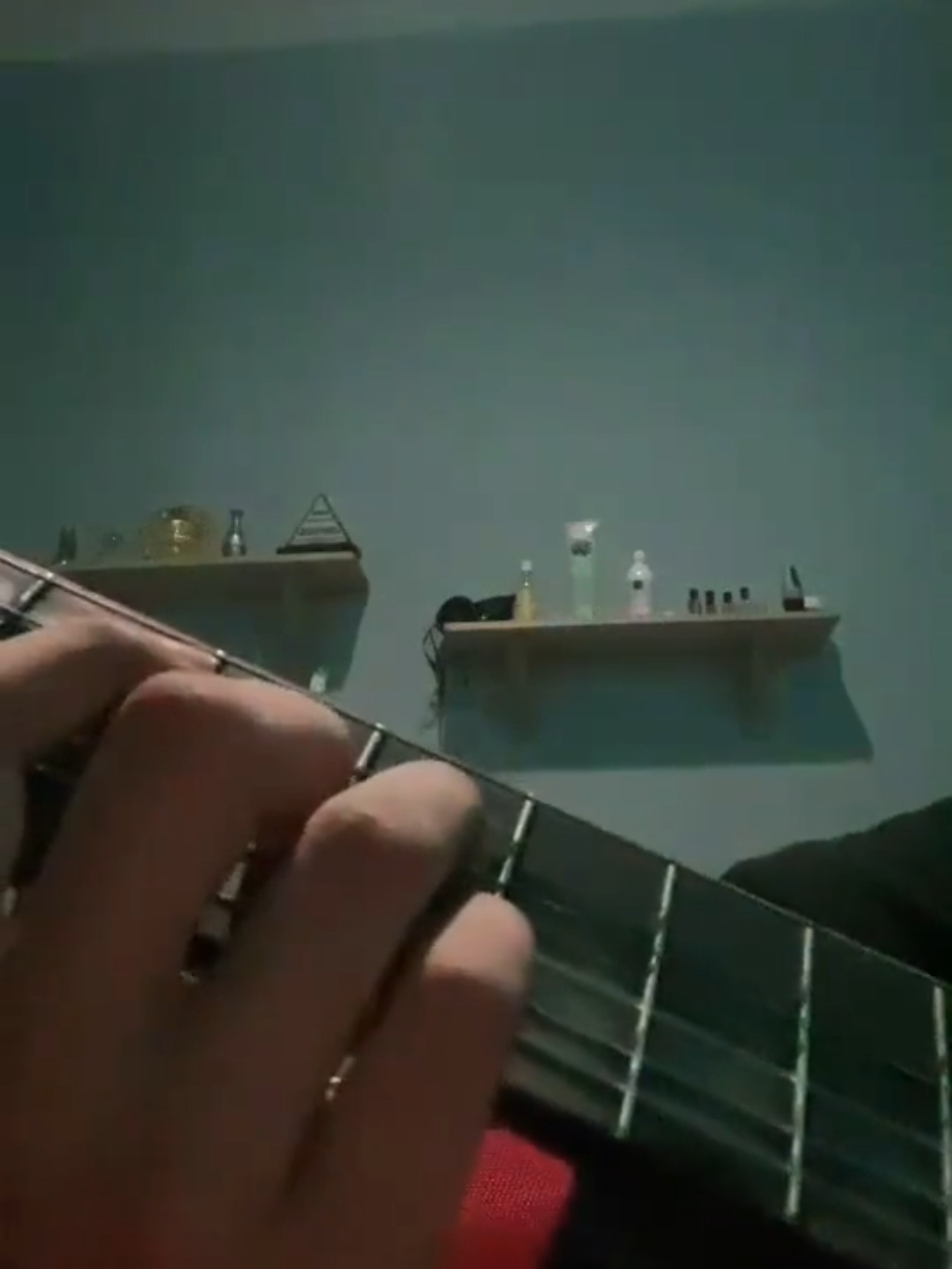 pandangan pertama memang bikin ini si haha 😁 #covergitar 