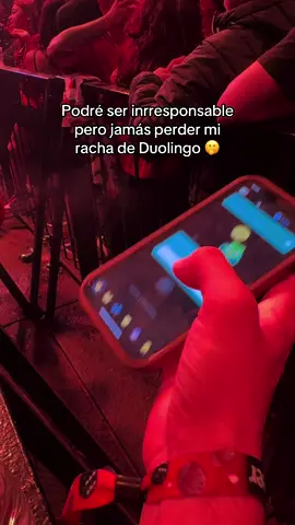 Yo a las 11:59 de la noche en Doulingo para no perder mi racha de 33 dias jajaja  @Duolingo #doulingo  #trending #fypシ゚viral #fyppppppppppppppppppppppp #popular #aesthetic #mexico 