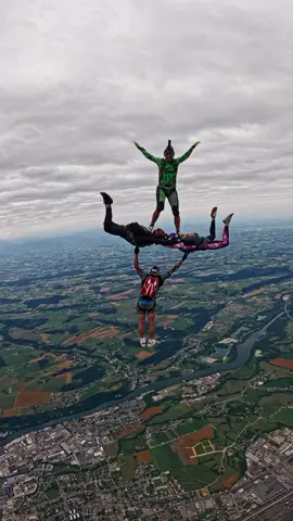 🤩 🪂🤘🏻 Enjoy with @skydiving_official✅  . . . ⠀⠀⠀⠀⠀ . Posted @alex_kriechbaum_photography Stacked Hybrid Jump 🪂 This weekend I finally got to jump nr 500(!), just 2 years and 2 months after I started my journey in Skydiving with my first static line jump. To celebrate it we managed to fly a stacked hybrid formation (belly + head up) 🥳 Big thanks to @mira.stocki and @alex_navitski for building the base - @pez_pan for hanging on the formation and @maximilian.hg for the epic outside video 🫶🏼 Now let’s aim for the next goal: 1k in 2025 🫡 #skydiving #epic #freefall #adrenaline #iloveskydiving #extremesports #gopro #fallingwithstyle #skydivinggram #skydivingposts #skydivingadventure #adventure