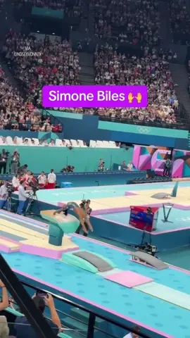 Simone Biles crushes it on vault 🐐 (via @Lindsey Vonn) #olympics #paris2024 
