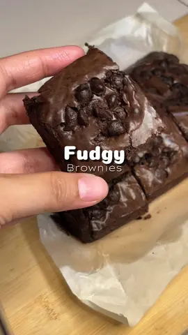 Fudgy brownies enakk bangettt super nyoklat🫶 #fudgybrownies #browniespanggang #resepfudgybrownies #resepbrownies #resepsimple #brownies #fyp #fypシ゚viral 
