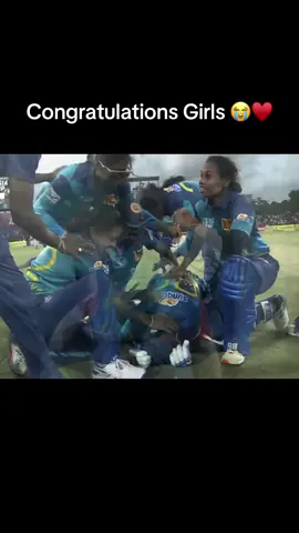 Have no words for yall 😭 Well deserved girls ♥️ Heartiest Congratulations #fyp #foryou #cricket #womensasiacup2024 #slvsind #asiacupwin #womensasiacup #chamariathapaththu #srilankacricket #congratulations #slvsindtodaymatch #viralvideo #trending #foryoupage 