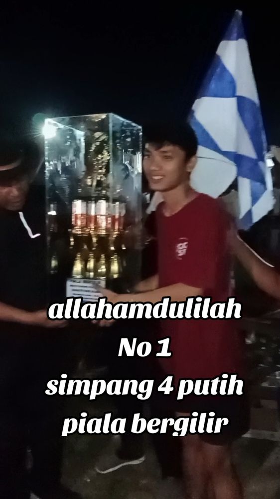 allahamdulilah no 1 piala bergilir bupati#CapCut #fypage #fyppppppppppppppppppppppp #fypシ #layang #lewatberanda #layanganputus #beranda #fyp @Budi_Zipoo @CCTV simpang 4 putih @Simpang 4 Putih @CEO BINTANG⭐BULAN🌙 @Cameramen bintang bulan📹 @kaliangboco @corexsss @ojy_p 