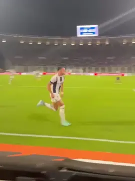 Fail Knee Slide Celebrations Edit 🤣 (o título ficou em inglês porque traduzido é mau denais) 😂😂😂 #Soccer #fail #fails #edit #edits #futebol #funny #kapinha #slide #knee #celebrate #celebration #fyp 