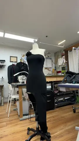 Sew with me🖤 I had Less than an hr to make this dress and make it on time for a charity event. The mission was accomplished ☑️ #sewingtiktok #sewing #sewingtutorial #sewingproject 