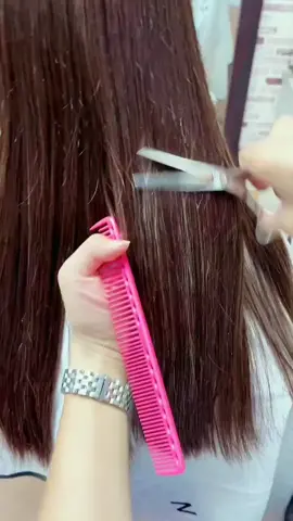 This mask does a good job. Removing the hair deeply leaves it, silky and soft. I honestly give it its 10 because it deserves it. #tiktokshop #hairmask #fypage #viral #straighthair  #parati #tgideashairmask #tiktok 