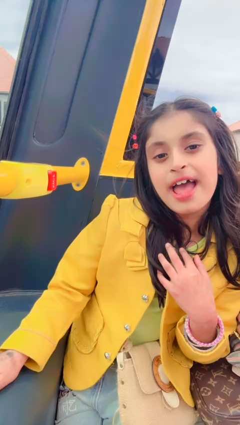 Zara ‘s favourite song 🤣🤣#foryoupage #foryou #fypシ #viraltiktok #trending #fypシ゚viral #unfreezemyacount #_alone__boy__01 #🇵🇰⭐️ziddigirl🌙🇬🇧 #فانی_جٹ_منڈی_آلہ #tiktok #fyp 