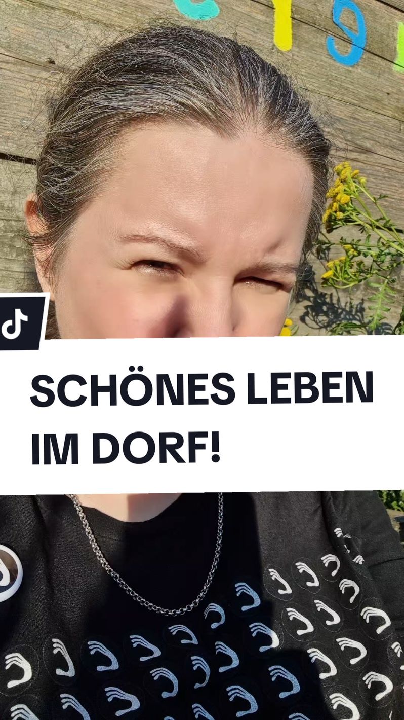 Antwort auf @viktorio57   SCHÖNES LEBEN IM DORF! @Musician Maria Marachowska @Painter Maria Marachowska #schön #leben #dorf #mariamarachowska #blogger #tiktok 