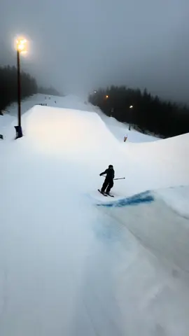 Missing winter😔#foryou #Summer #blowthisup #fyp #skitok #ski #parkskiing #foryoupage #freeski #skiing #mountainskiing 