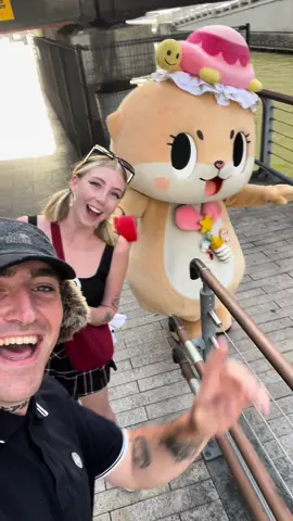 Cannot belive that i bumped into @ちぃたん☆/Chiitan☆ been following this mad chalker for years then saw them filming some daft video at the other side of the water in Osaka 🐻 #japan #chiitan #glasgow #skalleyssed 🇯🇵 