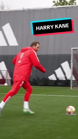 No-Look Penalty Challenge vs Harry Kane 🥅💥⚽️ @FC Bayern 