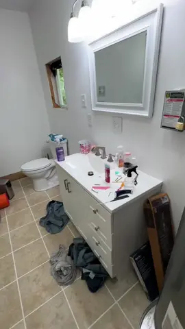 Sunday bathroom reset #momtok #momlife #CleanTok #cleaning #reset #teamwork #foryou 