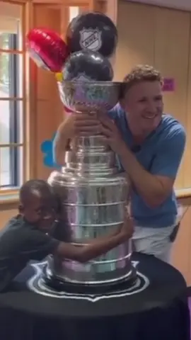 This Matthew Tkachuk video from his day with the Stanley Cup at a children’s hospital in St. Louis is absolutely amazing. 🥺❤️ (🎥: flapanthersfc/ig + matthew_tkachuk/ig + Frank Cusumank/X) #matthewtkachuk #StanleyCup #floridapanthers #panthers #tkachuk #NHL #hockey 