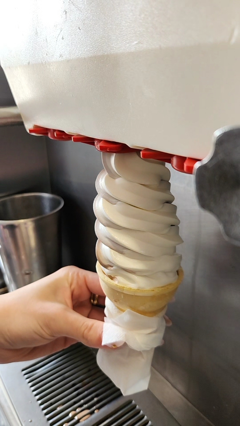 Twist cone #yummy #yum #joesdairybarandgrill #joesdairybar #cone #twist #icecream #softserveicecream #softserve 