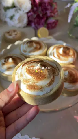 lemon meringue pie 🍋  #baketok #baking #lemon #lemonmeringuepie #summerbaking #bakingtherapy #aesthetic #explore #explorepage #viral #fyp 