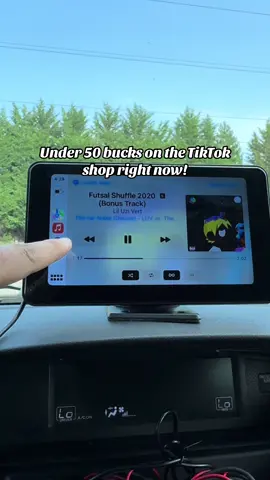 It 2025 and we got carplay in old cars🤠🤝 #applecarplay #tiktokshop #caraccessories #hiehacarplay #creatorsearchinsights 