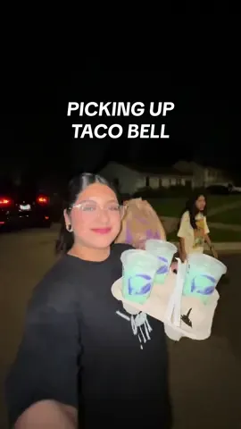 Aftet wedding tings!! But also am i crazy bc why is it so expensive🤯 #iriseats #latenight #openlate #tacobell #munchies #drivethru #myorder 
