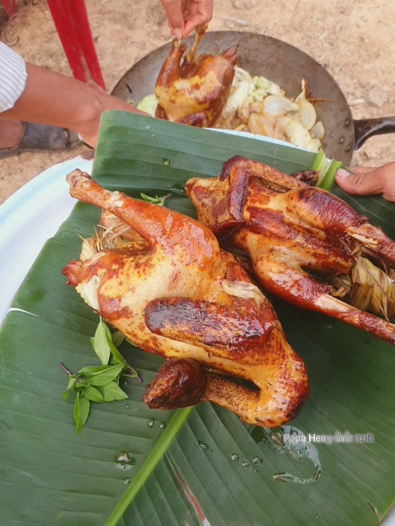 របៀបដុតមាន់ កូកា បែបណាឆ្ងាញ់?😁😋 #ម្ហូបខ្មែរឆ្ងាញ់ៗ #khmerfood #eating #ត្រីធម្មជាតិ #chef #cambodia #cambodia #cooking 