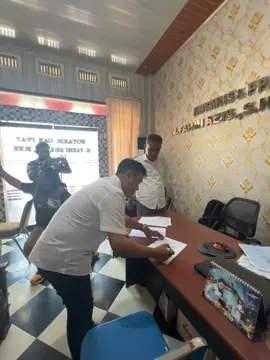 selesai sudah perkara di selesaikan dengan cara kesepakatan perdamaian dikantor Notaris Fahmi kalimantan kab. berau 