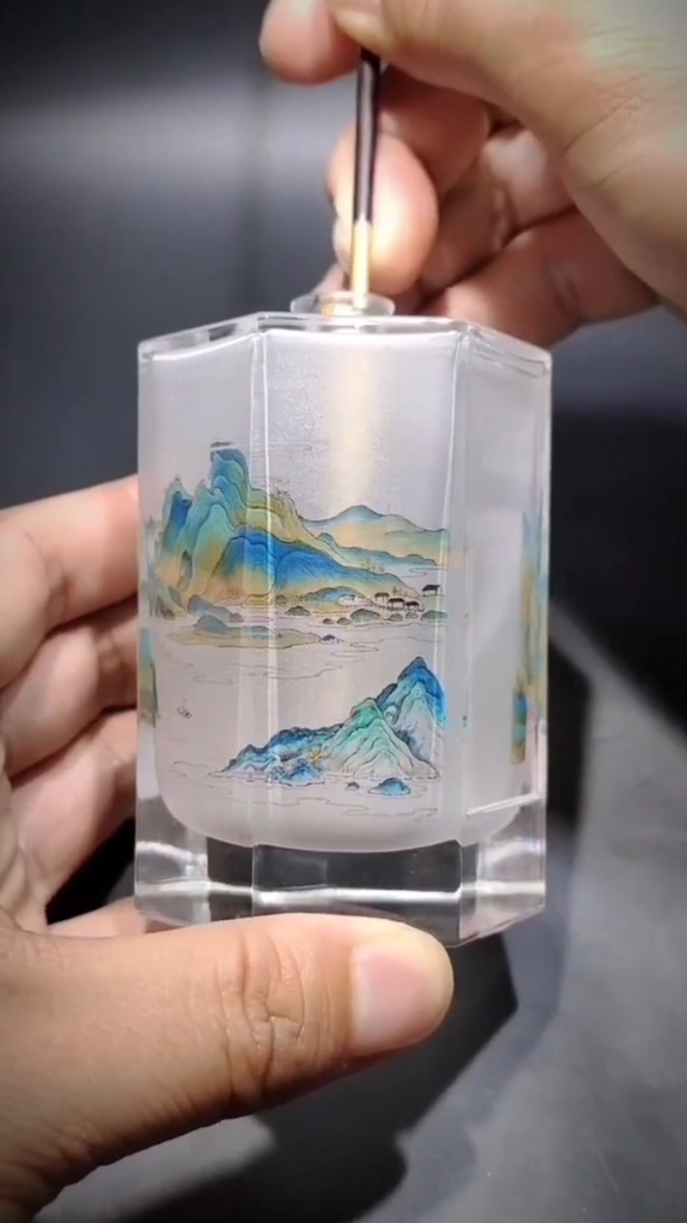Painting in a bottle is a traditional Chinese handicraft. Very popular among collectors.  #travel #beautiful #china #จีน # ขวด #bottle #art 