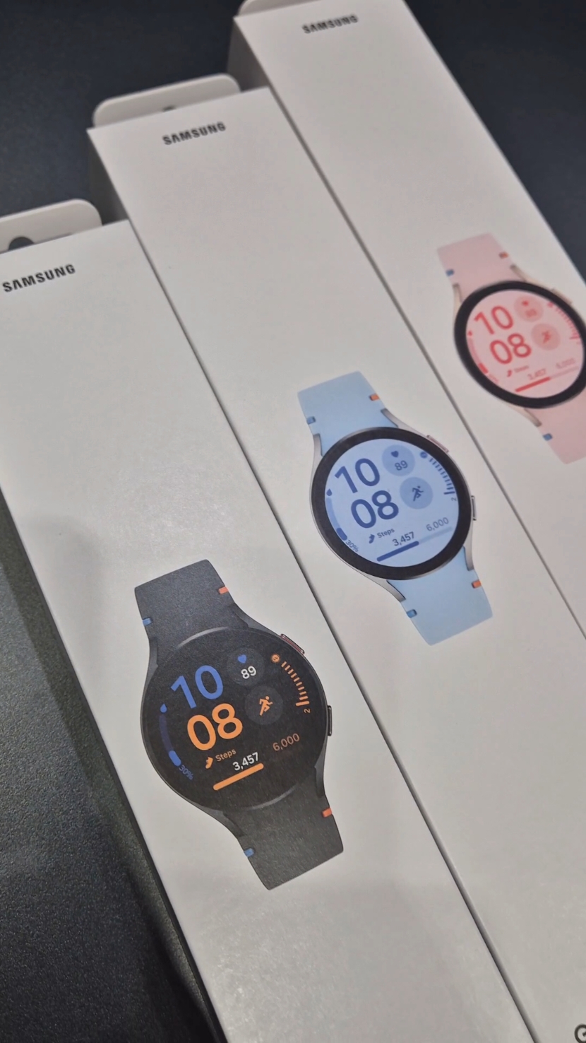 Unboxing Galaxy Watch FE #samsung  #watch  #abudhabi  #tiktok  #unboxing  #smart  #2024 