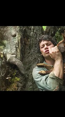 Earth’s animals mutate,humans become food.#tiktok #movie #fyp #foryou #loveandmonsters 