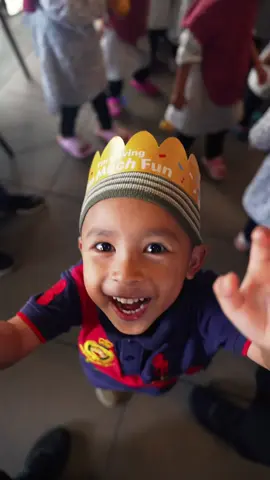 Wah, seronok betul melihat adik-adik kita ni tengok wayang! Baru-baru ini, McDonald’s Malaysia dengan kerjasama Persatuan Kebajikan Ronald McDonald Malaysia (RMHC Malaysia) telah menganjur program tayangan filem “Despicable Me 4” di TGV Cinemas, Jaya Shopping Centre bersama 100 anak-anak yatim dari Pertubuhan Nur Kasih Bestari Kuala Lumpur, Pusat Jagaan Kanak-kanak Muhammad Al-Fateh, dan Rumah Keluarga kami.  Terima kasih juga kepada RMHC Malaysia atas wang sumbangan yang diberi kepada setiap rumah untuk meringankan beban perbelanjaan mereka. Lebih menarik, McDonald’s juga meraikan sambutan hari jadi untuk kanak-kanak yang lahir pada bulan Julai dan Ogos. Harapan kami bahawa program ini telah membawa keceriaan kepada adik-adik ini dan merakamkan memori yang indah buat mereka semua!