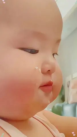 Baby, you are so cute when you are eating.🥰🥰😘😘❤️❤️