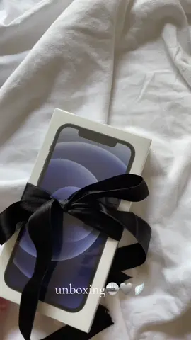 #unboxing #iphone #happy #suprise #gift #black #blacklover 🖤🪄🪩