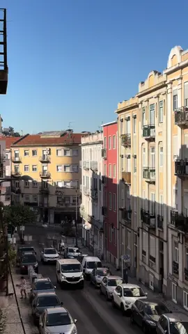 FANTÁSTICO APARTAMENTO T4 EM LISBOA! 🇵🇹 Conheça este incrível T4 totalmente remodelado no coração de Arroios, Lisboa! 🗺️ Este apartamento combina modernidade e conforto com acabamentos de alta qualidade. 💭 A localização privilegiada oferece acesso fácil a transportes, comércio e serviços, tornando-o perfeito para quem deseja viver com praticidade e estilo. ✅ Venha descobrir o seu novo lar num dos bairros mais vibrantes da cidade. 🌃  #alexvsconsultor #vsbrothers #imoveis #realstate #portugal #lisbon #lisboa #fy #investment #fyp 