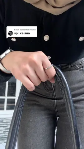 Membalas @yesme bahannya tebel, highwaist bgt, sm modelnya ga pasaran🤏🏻