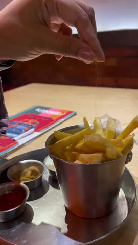 Vibes at kanteen #khaadikanteen #desifoodvibes #goodgoodgoodmood #limka 