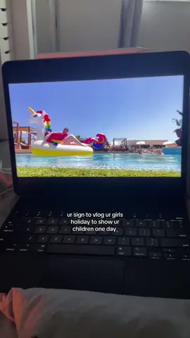 can’t stop watching it🥲🥲 #Vlog #memories #girlsholiday #videos #Summer #friends #vlogs #holiday 