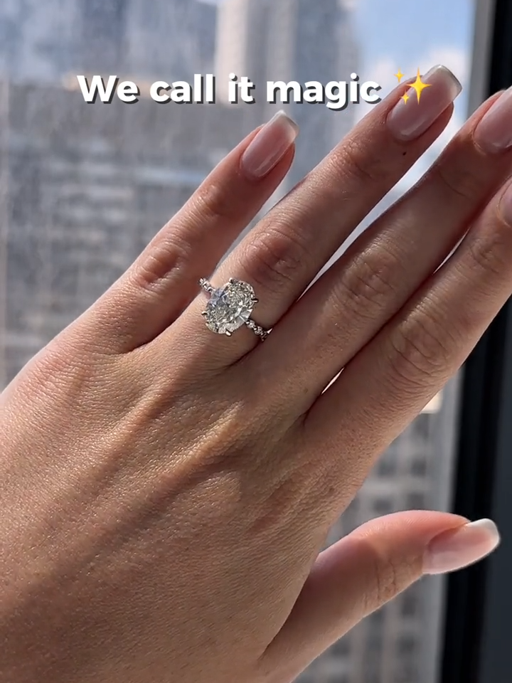 Our favorite magic ✨ The #KeyzarKhloe set with a 4 carat Oval cut diamond 💎  #engaged#engagement#engagementring#engagementrings#diamondring#diamondrings