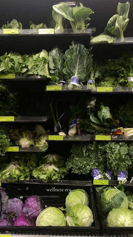 mini grocery haul , healthy and wealthy edition. whole foods and trader joes  #wellness #healthy #groceryhaul 
